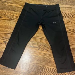 womens nike cropped leggings